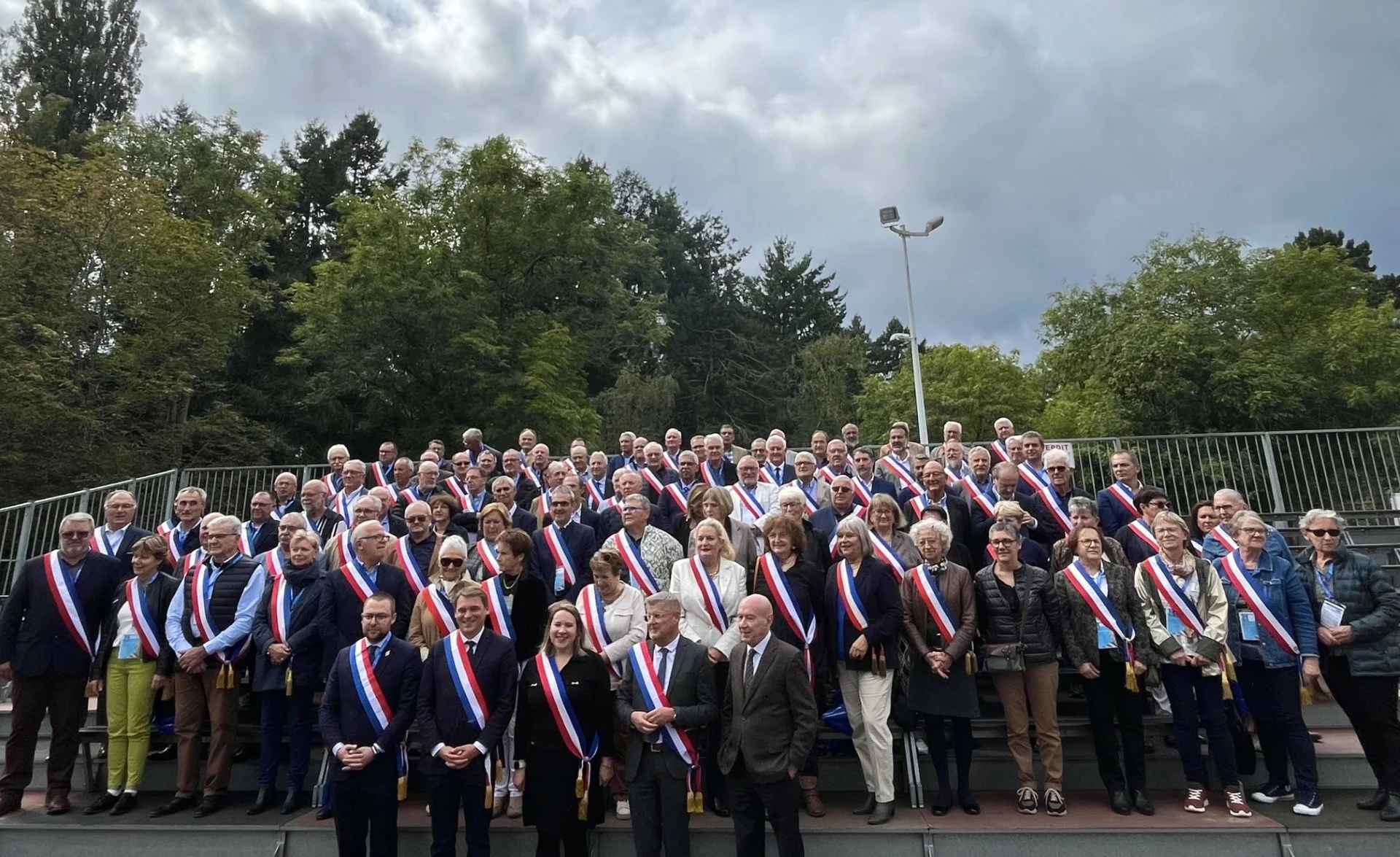 Photo inaugurale au Salon des maires de l’Allier Moment inaugural au Salon des maires de l’Allier